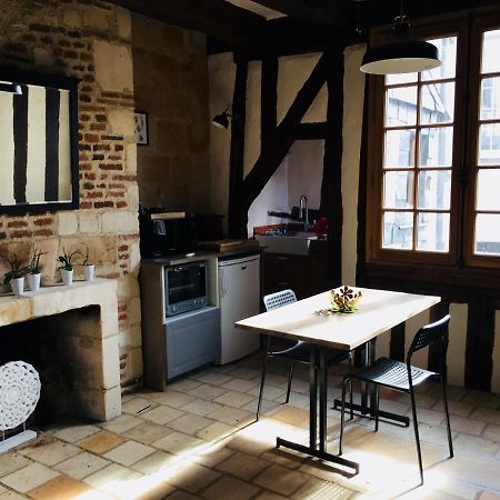 Appartement Dans Immeuble 15 Eme Siecles Vieux Тур Екстериор снимка